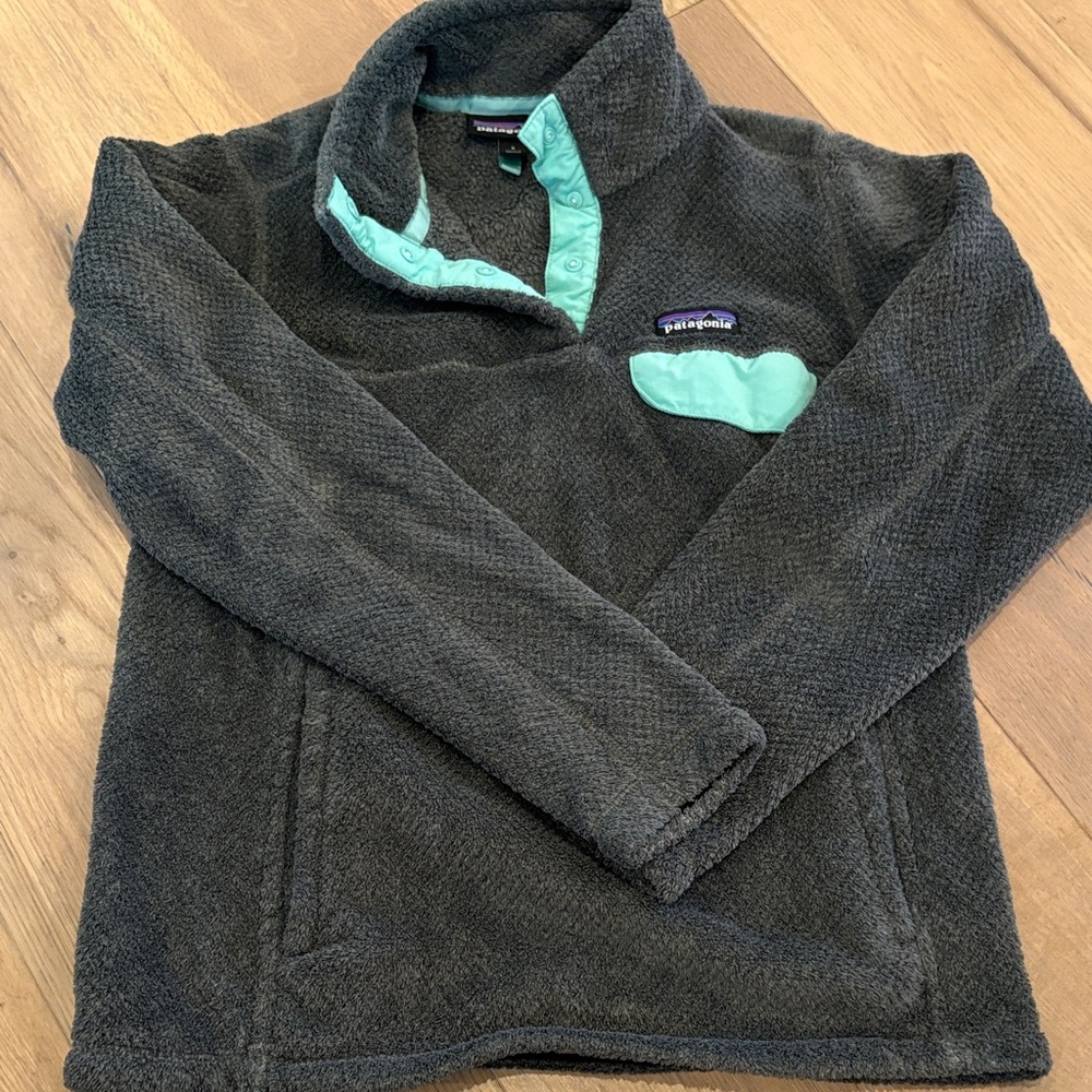 Patagonia Charcoal and Mint Fleece Pullover